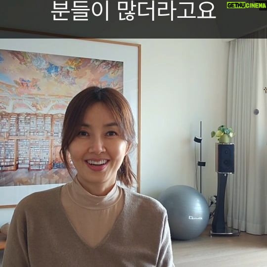 Shin Ae-ra - 9.7K Likes - 복 많이 받고계시죠?
살 많이 받으면안되는데
전 좀위험하네요^^"
'꾸준함'은 그어떤 재능보다
뛰어난 능력입니다.
새기분으로, 작지만 좋은습관 하나 정해서 우리 꾸준하게 지켜볼까요?
저는 핸폰들때마다 다른사람위해 기도한마디씩 해보려구요
여러분은 어떤거 하실래요?^^