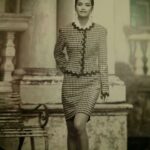Shin Ae-ra Instagram - 20대의나와 50대의나, 젊음은 사라지고 많은것이 달라졌네요ㅎ 하지만 55살이라는 나이도 참 좋습니다. 10년후, 20년후는 어떨까요^^ 울경민언니도 이제는 돋보기끼고 화장을해주네요. 그때나 지금이나 변함없는, 아니 더깊어지는 관계 감사합니다♡