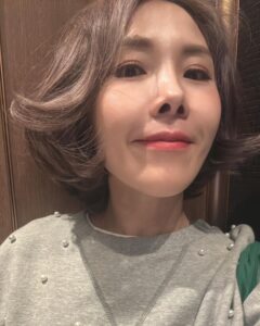 Shin Bong-sun Instagram - 웨이브 하이🤚