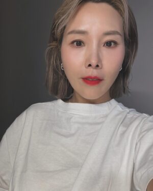 Shin Bong-sun Instagram - 티셔츠 뒤집어입고 귀가
정신차리자!!!!!