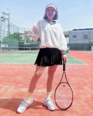 Shin Bong-sun Instagram - 봄맞이 테니스복🌻🌻🌻 땀흘리고 난후 감기 걸릴까봐 장착한 아우터도 맘에 들어😍 @game.set.match._official