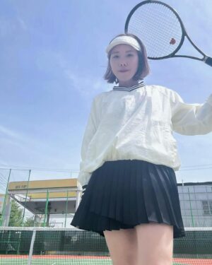 Shin Bong-sun Instagram - 봄맞이 테니스복🌻🌻🌻 땀흘리고 난후 감기 걸릴까봐 장착한 아우터도 맘에 들어😍 @game.set.match._official