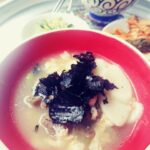 Shin Bong-sun Instagram - 2024년 1월 1일 오랜만에 언니와 보내는 새해 떡국과 디져트 발코니에서 첫끼 우리 이거 먹고 건강하고 신나게 살아가즈아!!!🙌 in 오스트레일리아