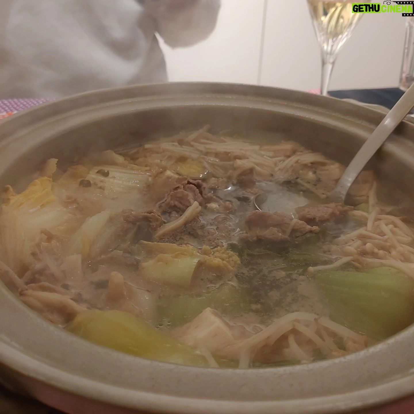 Shin Bong-sun Instagram - 10여년 전 마스터셰프코리아 셀러브리티 출연 당시 나의 요리쌤 #이꼬이에놀러왔어요 의 저자 정지원쌤 @ikkoi 지원쌤의 또다른 제자 @luxekim 영철선배랑 식사 &수다 타임 요새 꿀꿀한 일땀시 많이 속상한 맘 뒤로하고 너무나 즐겁고 행복했던 시간 만들어주셔서 넘나 감사했어요~~ 전 그날 이꼬이에 놀러갔어요 #이꼬이 #이꼬이앤스테이 날이 따땃해지면 또다른 행복을 맛보러 #이꼬이앤스테이 에도 갈꺼에요 😍