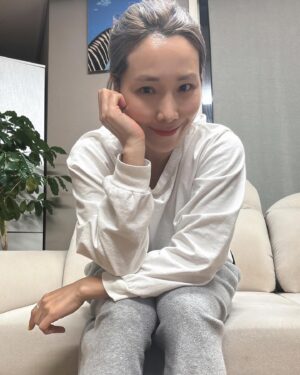 Shin Bong-sun Instagram - 업로드를 자주 안 하는것 같아서 부랴부랴 올림 (feat.목늘어난티셔츠)