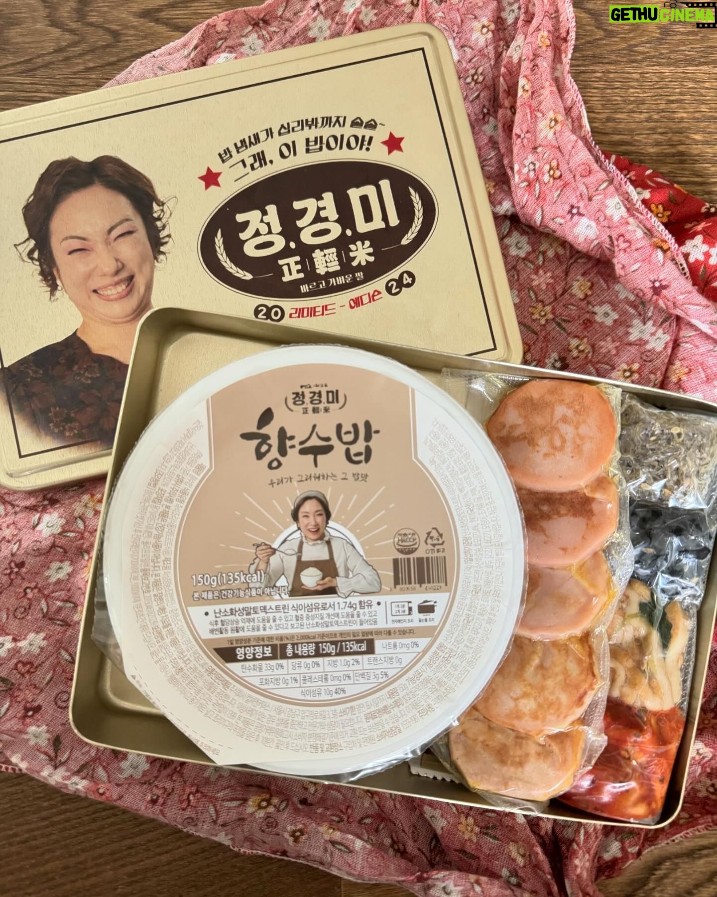 Shin Bong-sun Instagram - 우리 갱미가 @jung_kyoung_mi 친구한테 도시락을 보냈구려~~!!! 도시락 맛나게 묵을껭 다묵고 니 얼굴 박힌 도시락 잘 들고 댕길꾸마 -동민엄마가- #향수밥 #정경미밥 #정경미도시락