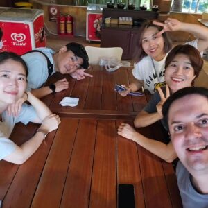 Shin Bong-sun Instagram - 날씨가 추우니 더욱 다시 가고싶어 베트남 
가고싶은곳 다 얘기해서 자유여행 잡아주고 케어해줘서 정말 편하게 다녀왔어요 그리고 그 마사지는 왜케 좋은거야.. 또 가고 싶잖아~~~~~~~~~ #나트랑수호천사 #블리스스파
좋은 사람들과 함께여서 더욱 좋았어 또 가자 또가자!!!!