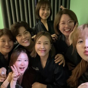 Shin Bong-sun Instagram - 날씨가 추우니 더욱 다시 가고싶어 베트남 
가고싶은곳 다 얘기해서 자유여행 잡아주고 케어해줘서 정말 편하게 다녀왔어요 그리고 그 마사지는 왜케 좋은거야.. 또 가고 싶잖아~~~~~~~~~ #나트랑수호천사 #블리스스파
좋은 사람들과 함께여서 더욱 좋았어 또 가자 또가자!!!!