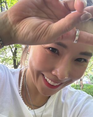 Shin Bong-sun Instagram - 띠동갑 사촌동생과 전시데이뚜😘😘😘