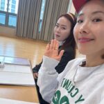 Shin Bong-sun Instagram - 웃어야지 예뻐 예예예~~~~ 메노포즈연습실 아이오와하우스와이프👯