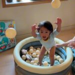 Shin Da-eun Instagram - #광고 언제나 에너지 가득한 홀리👶🏻는요 이번 여름엔 #팸퍼스 의 신제품 ‘2024 에어차차 썸머팬티’ #여름기저귀 로 시원하고 보송하게 신나게 놀꺼에요🤸🏻‍♂️ 🎵기저귀 탑시트 온도를 -3도* 낮춰주고 *기저귀 탑시트에 적용됨, 따뜻한 물을 부은 뒤 10초 (P&G 내부 실험 결과) 🎵2만개의 에어홀** 로 무더운 여름도 시원하게! **바깥커버와 탑시트 내 구멍 수를 합산한 결과 (7% 오차범위 / P&G 내부 실험 결과) 🎵홀리👶🏻와 함께 #3쾌한기저귀 로 #으라차차에어차차 신나볼사람 요기 손들어줘요🗽 팸퍼스 공식 인스타그램을 팔로우 한 후에 @pamperskr 2024 에어차차 썸머팬티를 사용해보고 싶은 이유를 댓글로 남겨주세요 ✍️ 이벤트 기간: 12일~20일 당첨자 발표: 25일 ! 당첨자에 한해 개별 연락 (팸퍼스 계정으로 디엠드려요) 경품: 2024 에어차차 썸머팬티 1 pack (5명) #신난다은육아👩🏻 #팸퍼스에어차차#기저귀추천 #팬티기저귀