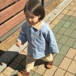 Shin Da-eun Instagram - 홀리👶🏻의 다채로운 23개월 ! ✍️ 취미 🐝 하늘 올려다 보기 변기에 휴지 넣고 참방참방하기 에어팟 씹어먹기 벌레잡아서 먹기 특기 🐝 공작새를 온몸으로 표현하기 집안 살림 탐구 개척해 나가기 성격 🐝 독립적, 매우매우 활동적 너의 첫 사회생활을 응원해 🍓🎶 #신난다은육아👩🏻
