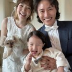 Shin Da-eun Instagram - 우리의 8주년 결혼기념일 똥고발랄 홀리👶🏻 가 투입(?)되고 더욱 우당탕탕 해진 우리가족🤦🏻‍♀️ (콩심는데 제대로 콩이 났지모야 🐿️) 지금처럼만 신나게 살아가보자 얘들아 봄아🐻내년에도 꼭 함께해야해 너까지 있어야 완전체다 🙌 자아, 우리가족 화이팅 🤸🏻‍♂️ #8thanniversary #결혼기념일 #신난다은결혼기념일👰🏻🤵🏻 (☝️우리의 지난 결기역사 함께하실래요?🙈)