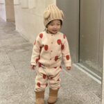 Shin Da-eun Instagram - 홀리👶🏻의 17,18개월✍️ 소문으로만 듣던 엄청난 개월 수를 우리도 역시 잘 싸우며 지나왔다 … 19개월은 사이좋게 가보자 날다람쥐야🐿️ #신난다은육아👩🏻