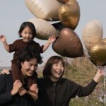 Shin Da-eun Instagram - Happy birthday to my son🖤 차에 풍선🎈가득 싣고 제주도 들판에서 한번 신나게 뛰었더니 우리가족 몽글 한 추억 하나 또 생겼다아 생일축하해 앞으로도 똥고발랄하게 살아보자🎵 #신난다은육아👩🏻 #두돌 ✌️