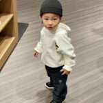 Shin Da-eun Instagram - 홀리👶🏻의 17,18개월✍️ 소문으로만 듣던 엄청난 개월 수를 우리도 역시 잘 싸우며 지나왔다 … 19개월은 사이좋게 가보자 날다람쥐야🐿️ #신난다은육아👩🏻