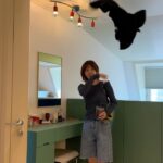 Shin Da-eun Instagram - 나갈땐 나가기 바쁜거 아니겠어?🐿️ #신난다은홈🏠 #makeuproom