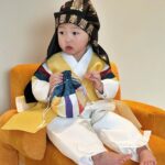Shin Da-eun Instagram - 새해 복 마니 받으셔요♥️ -홀리👶🏻와 봄이🐻네 가족 - #신난다은육아👩🏻
