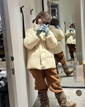 Shin Da-eun Instagram - 홀리👶🏻야..
너없어서 좋았던거 아니고 엄마는 스키를 아니 
아빠를 진짜 좋아해 …🐿️

너무 즐거웠던 이번 니세코⛄️
(엄마 아빠 - 내년에 또 보내쥬세요 네? 🙄🫶)

#신난다은여행👩🏻