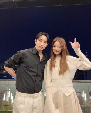 Shin Do-hyun Instagram - 마지막까지 함께 해주세요✨
#어느날우리집현관으로멸망이들어왔다 #내일도9시 ✌️