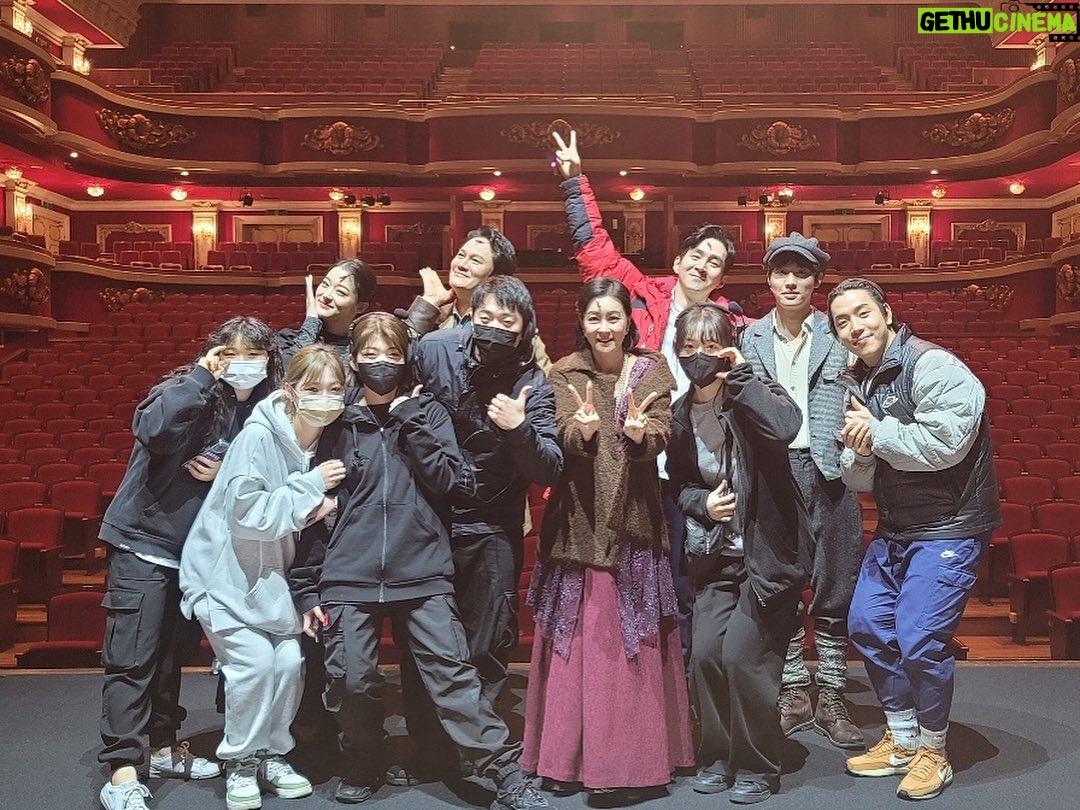 Shin Do-hyun Instagram - 2022.12.21 ~ 2023.02.05 연극 #갈매기 약 4개월 간의 장정 끝에 막을 내립니다! 많은 관심과 성원 그리고 찾아와 응원해주신 모든 분께 감사드립니다🦅🖤 훌륭한 분들과의 이 뜻깊고 소중한 시간을 저는 오래 잊지 못할 것 같아요. 갈매기에 대한 저희의 열정과 사랑이 여러분께 조금이나마 닿았길 소망합니다. 감사합니다. 사랑합니다🥺