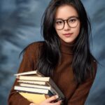 Shin Hye-jeong Instagram - 90년대 미국 학생 어울리네....🤓