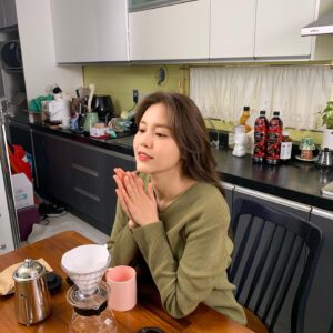Shin Hye-jeong Instagram - 커피에 진심인 소라🤎
#사랑해시태그