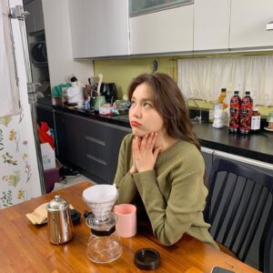Shin Hye-jeong Instagram - 커피에 진심인 소라🤎
#사랑해시태그