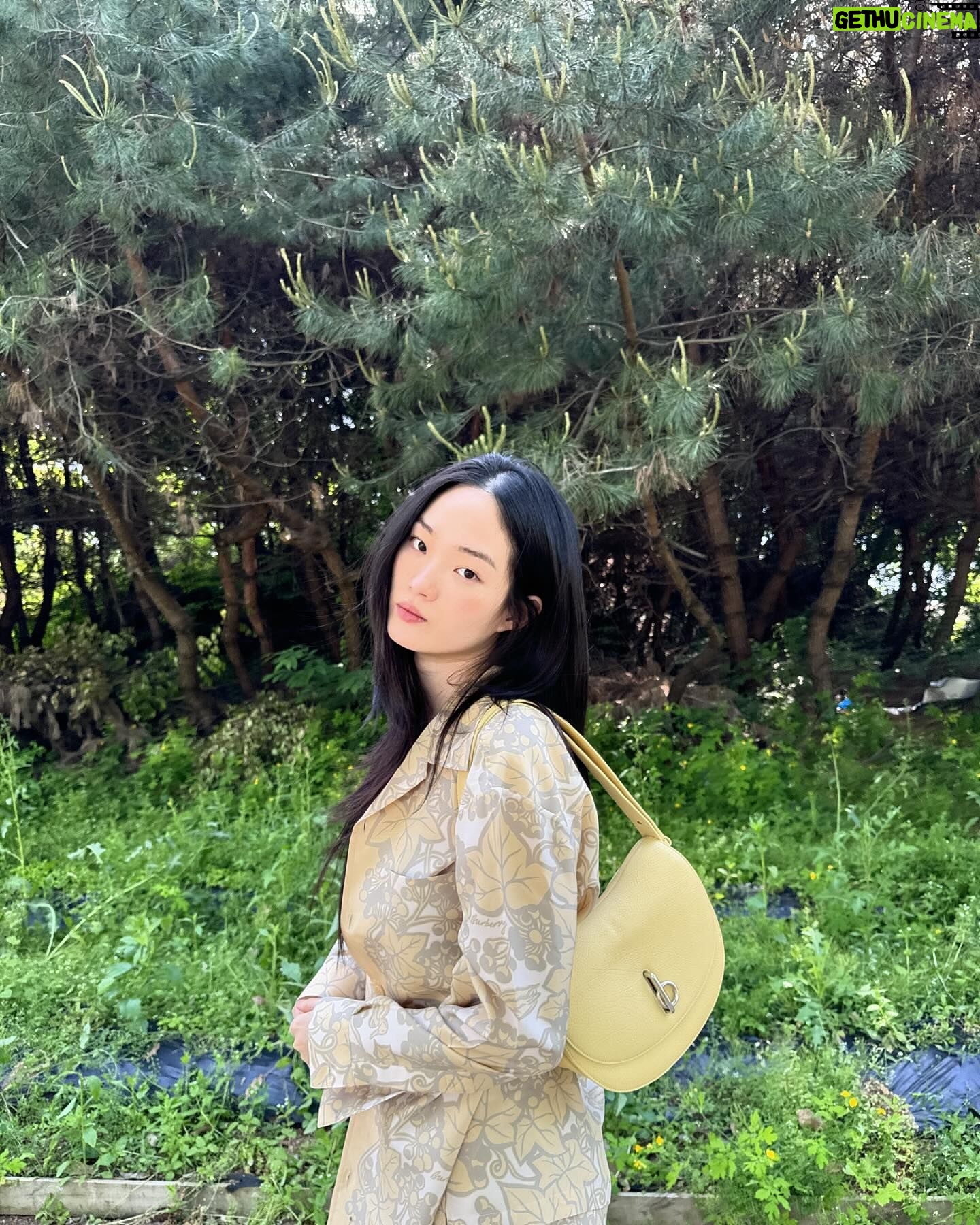 Shin Hyun-ji Instagram - My new rocking horse bag 🐴 #burberry #ad @burberry
