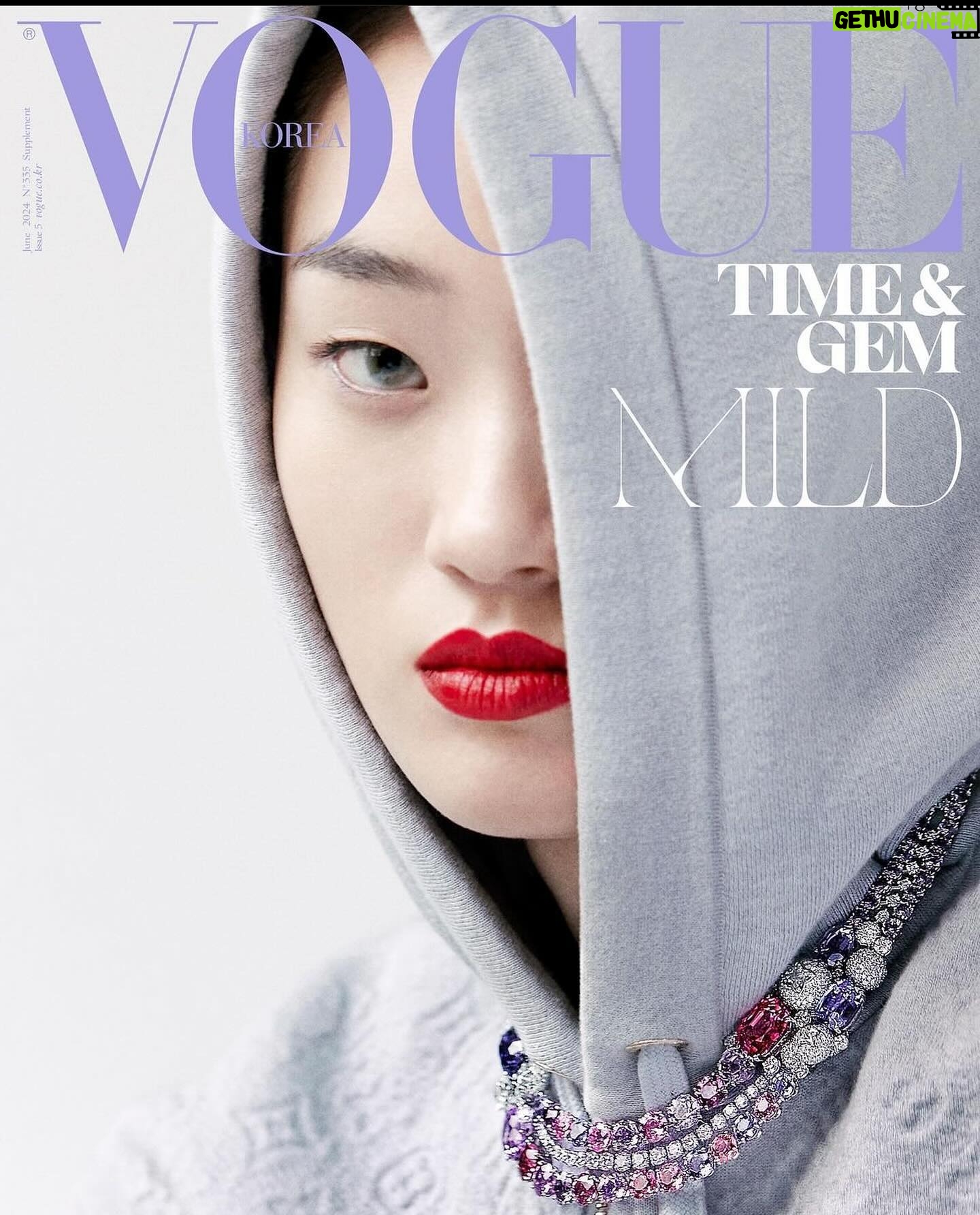 Shin Hyun-ji Instagram - @voguekorea @louisvuitton High Jewelry 💎