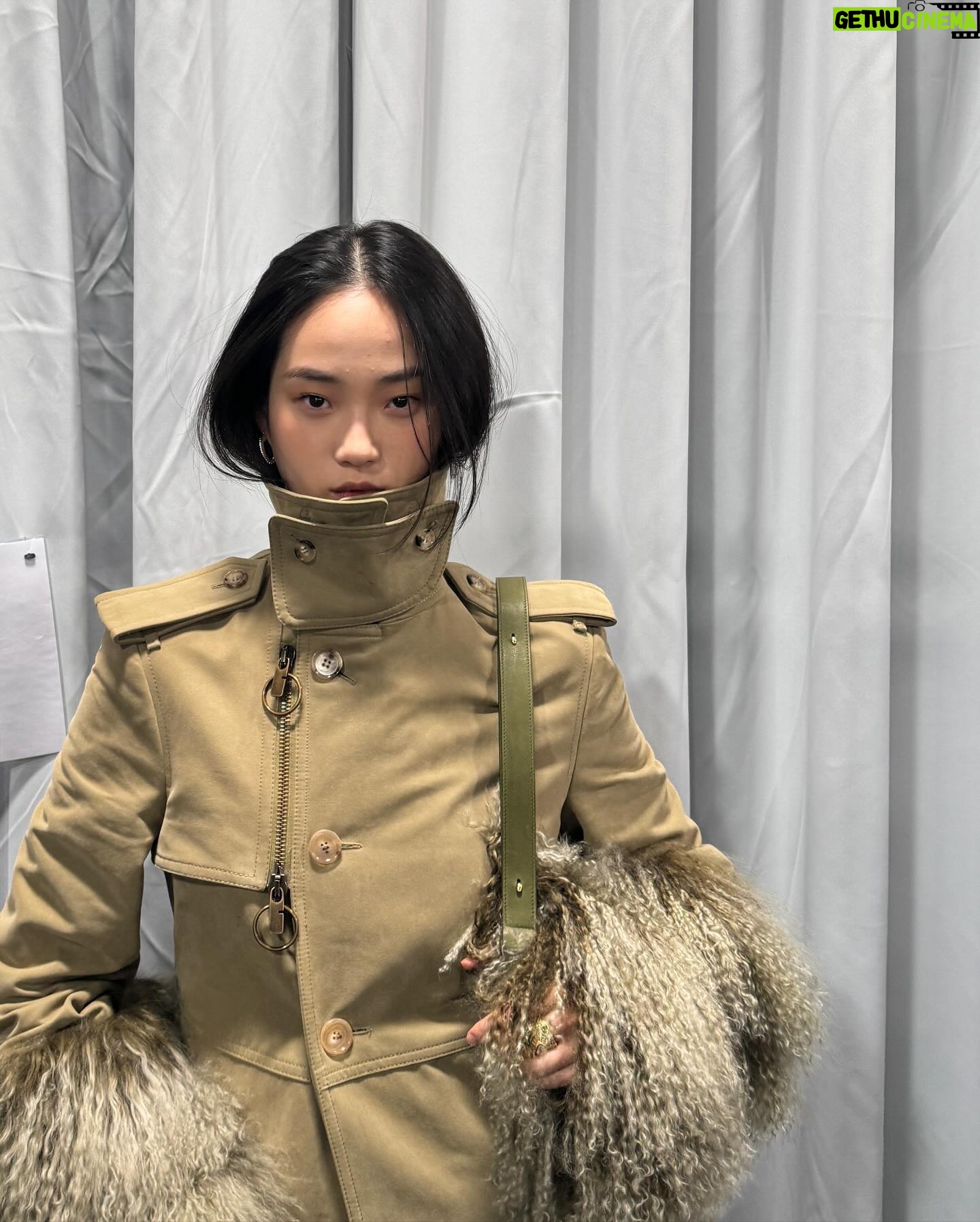 Shin Hyun-ji Instagram - Here we go LFW🧡