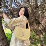 Shin Hyun-ji Instagram - My new rocking horse bag 🐴 #burberry #ad @burberry
