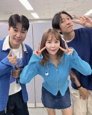 Shin Ji Instagram - 여러분들께서 보내주신
좋은 기운 받고 돌아갑니다💙

#2024현대_위드에이치콘서트