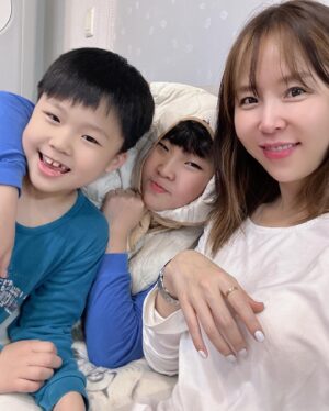 Shin Ji Instagram - 내 사랑들🫶🏻
#조카2호 #조카3호
