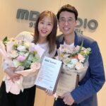 Shin Ji Instagram - 3년 2개월 넘게 함께 한 라디오 제가 즐겨 찾던 포토존에서 마지막 촬영하고 퇴근합니다! (그래도 많이 안 울고 씩씩하게 마무리해서 정말 다행입니다😅) 그동안 진심으로 감사했어요❤️ 싱글벙글쇼 안녕😊