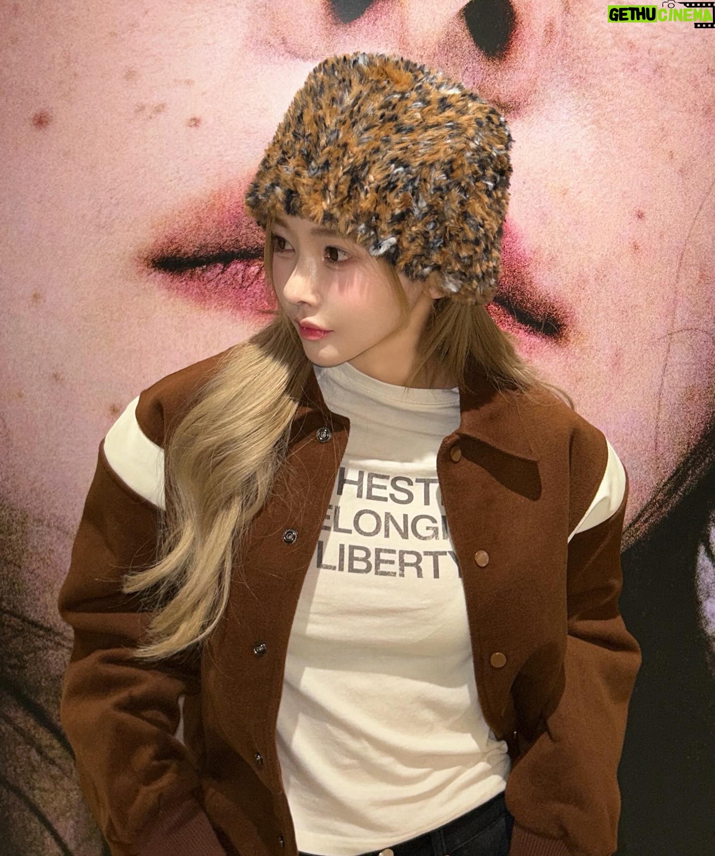 Shin Sae-rom Instagram - @milloarchive Pop - Up 29일까지니까 빨리 가서 득템해야해 👀