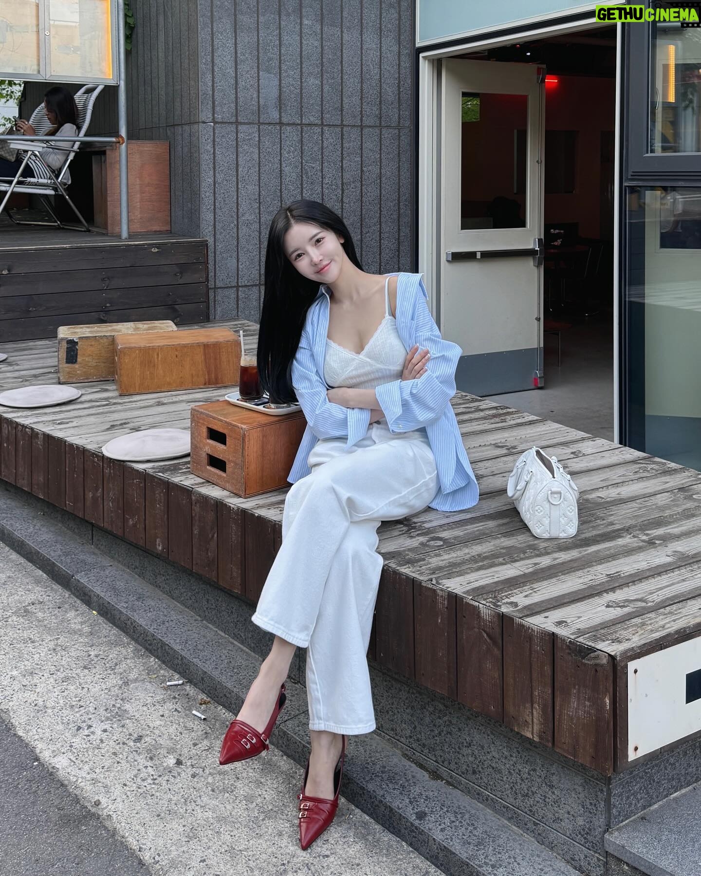 Shin Sae-rom - 1.8K Likes - 진짜 일상