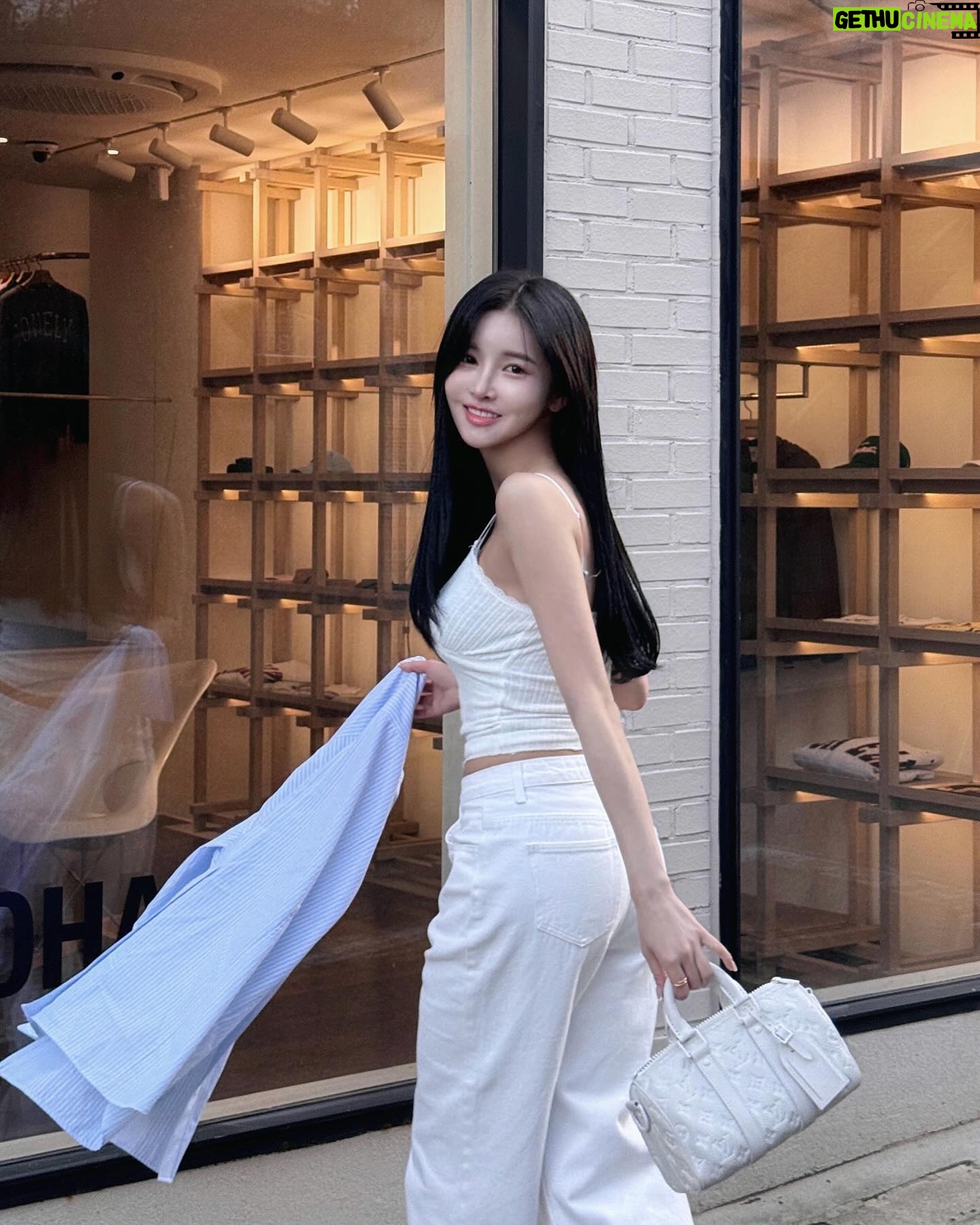 Shin Sae-rom - 1.8K Likes - 진짜 일상