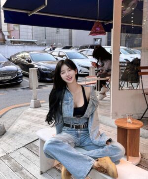 Shin Sae-rom Instagram - 날씨가 설렌다 :)