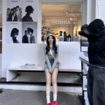 Shin Sae-rom Instagram - #광고 무신사 24 S/S PRESENTATION POP-UP 24 S/S 시즌은 ”NEW SEASON BEGINS”라는 메시지에 맞춰, 국내 대표 패션 포토그래퍼 홍장현의 시선으로 해석한 화보전시와 더불어 예쁜 화보촬영과 직접 나만의 키링도 만들수 있어요 ! 2024년 2월 29일(목) - 3월 4일(월) 서울시 용산구 한남대로 27가길 10, 1층 @musinsa.official #무신사프레젠테이션 #SS프레젠테이션