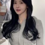 Shin Sae-rom Instagram - #광고 무신사 24 S/S PRESENTATION POP-UP 24 S/S 시즌은 ”NEW SEASON BEGINS”라는 메시지에 맞춰, 국내 대표 패션 포토그래퍼 홍장현의 시선으로 해석한 화보전시와 더불어 예쁜 화보촬영과 직접 나만의 키링도 만들수 있어요 ! 2024년 2월 29일(목) - 3월 4일(월) 서울시 용산구 한남대로 27가길 10, 1층 @musinsa.official #무신사프레젠테이션 #SS프레젠테이션