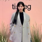 Shin Sae-rom Instagram - #광고 자연에서 영감을 얻는 디자이너 브랜드 #티백 그리고 티백의 브랜드 #노브포에티 의 팝업스토어가 더현대서울 팝업스토어가 오픈했어요 ! 23SS 파리 컬렉션 쇼피스와 신제품을 선공개한 이번 팝업스토어 곧 다가올 봄에 입고 놀러가고싶어요🍃 기간 2.21(수요일) 장소 더현대서울 B2, ICONIC 팝업존 #tibaeg#novepoeti#mypleasuremoments#freeyourcolours#poeticcasual#팝업#더현대서울 @studio_tibaeg @nove.poeti