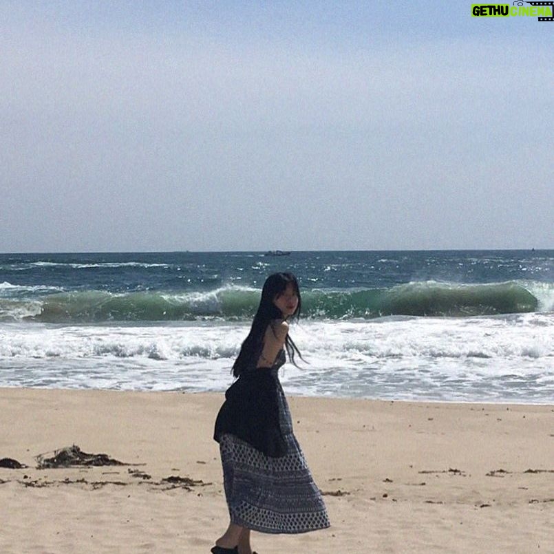 Shin Se-hwi - 12.6K Likes - 海に入水前