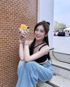 Shining Instagram - 快來跟我說兒童節快樂！！！
希望自己永遠都能像小朋友一樣開開心心🫶🏻
-
最近很珍惜生活中快樂因子
跑校園超級熱 學生送來愛心西瓜🍉直接開嗑！
去公園玩遊樂設施 玩到滿身大汗 也開心🥳

相信會有一個人出現在我的生命中
讓我能永遠任性的當個孩子🌟