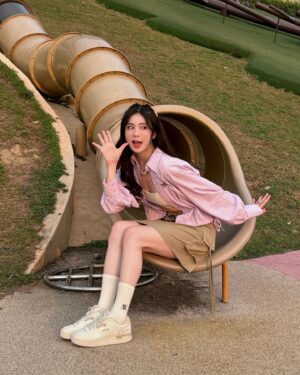 Shining Instagram - 遊樂場有快樂魔法🪄✨
在這邊可以任性の當快樂小女孩🎀

@nihow_official @romanticcrown_seoul #s✨ootd