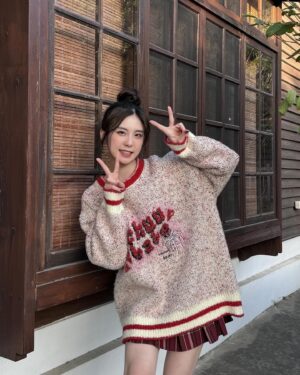 Shining Instagram - 初三去鹿港走春！🤍✨🫶🏻
在老街裡面擠來擠去感受過年氛圍🧧