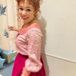 Shinobu Otake Instagram - ミュージカル「スウィーニー・トッド」、二回公演が終わりました。 熱い拍手をありがとうございました。 夜公演の後トークショーがあり、市村正親さんと、武田真治さんと、３人でお話ししました。 又それはそれで楽しい時間でした。 残って聴いてくださってありがとう😊 1日があっという間に過ぎてゆきます。 舞台をやっている時はいつもそうだけど😅 明日も頑張る❣️ #スウィーニートッド #市村正親　さん #武田真治　さん #大竹しのぶ