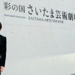 Shinobu Otake Instagram - 懐かしい劇場に行ってきました。 蜷川幸雄さんが、シェークスピアの全作品を演出すると言って始まった彩の国シェークスピアシリーズ。 私も何本か出演しました。その 2ndシーズンが、今日からスタート。 吉田鋼太郎さん演出、 柿澤勇人さんのハムレット。 柿澤くんが、ハムレットに向き合ってどれだけ大変だったかを少しだけ聞いていたのですが、とってもとっても素敵なハムレットでした。 男優だったら、誰もがやりたいだろうなあと思うハムレット。 柿澤ハムレットは、美しく哀しく、リアルでした。 頑張れ、カッキー‼️ これをやり遂げた時、また君は成長することでしょう‼️ 終わったら乾杯しようね。 大好きなスタッフの人とも会えて、嬉しい一日でした。 #柿澤勇人　さん #吉田鋼太郎　さん #蜷川幸雄　さん #彩の国 #大竹しのぶ