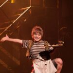 Shinobu Otake Instagram - 今日は初めての二回公演。 何とか無事に終える事が出来ました。 来て下さった皆様本当にありがとうございました。 熱い拍手をありがとう😊😊😊 昼は武田真治くんのトビー、夜は加藤諒くん。 他のキャストもダブルなので、組み合わせが色々あります。 毎日やらないのも、それはそれで大変だろうなあと勝手に思ってます。 他のみんなの姿も、これから紹介してゆきますね。 帰り際、諒くんのクマさんの帽子借りて写真を撮りました。 また最後まで楽屋にいる私😰 #スウィニートッド #市村正親　さん #武田真治　さん #加藤諒　さん #大竹しのぶ