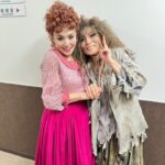 Shinobu Otake Instagram - 終わってしまいました。 ミュージカル『スウィーニー・トッド』大阪梅田芸術劇場で、大千穐楽を迎えることが出来ました。 連日たくさんのお客様に頂く熱い拍手、忘れられません。 本当にありがとうございました。 そして、キャストスタッフのみんなともお別れです。 毎日毎日一緒だったのに。 ずーと一緒だったのに。 寂しいなあ。 またそれぞれの道に戻っていってしまうのです。 またこの作品に出会えたこと、この仲間たちに出会えてことに感謝します。 ありがとうございました😊 また会いたいね。 #スウィーニートッド #梅田芸術劇場 #大竹しのぶ